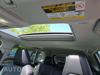 2025 Toyota RAV4 XLE Premium - miniatura 8
