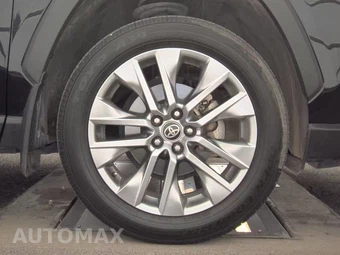 2025 Toyota RAV4 XLE Premium - miniatura 10