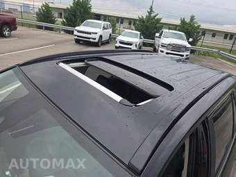2025 Toyota RAV4 XLE Premium - miniatura 9