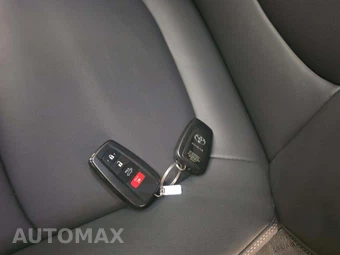 2025 Toyota RAV4 XLE Premium - miniatura 8