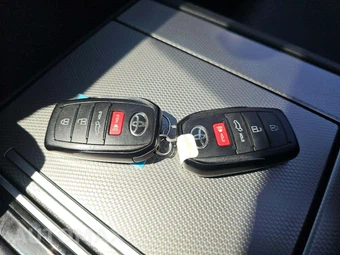 2025 Toyota Sequoia Limited - miniatura 8