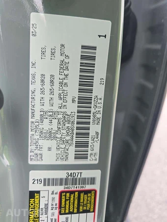 2025 Toyota Sequoia Platinum - miniatura 2