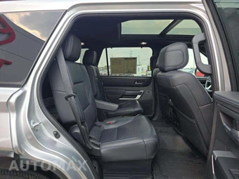 2025 Toyota Sequoia Platinum - miniatura 17