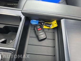 2025 Toyota Sequoia Platinum - miniatura 8