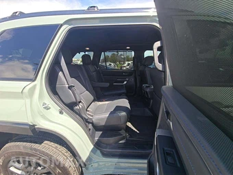 2025 Toyota Sequoia Platinum - miniatura 14