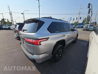 2025 Toyota Sequoia Platinum - miniatura 3
