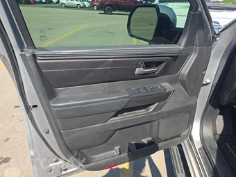 2025 Toyota Sequoia SR5 - miniatura 9