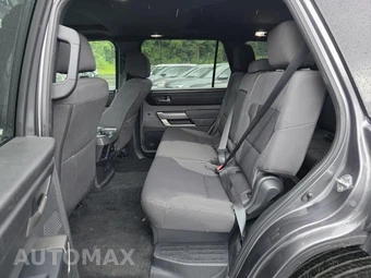 2025 Toyota Sequoia SR5 - miniatura 4