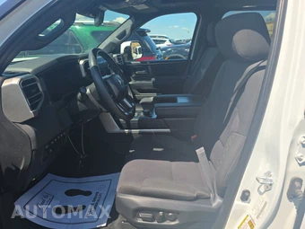 2025 Toyota Sequoia SR5 - miniatura 7