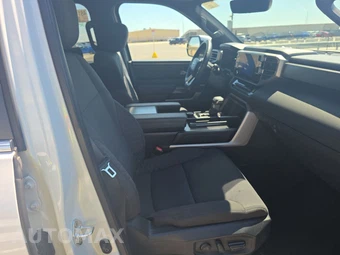 2025 Toyota Sequoia SR5 - miniatura 8