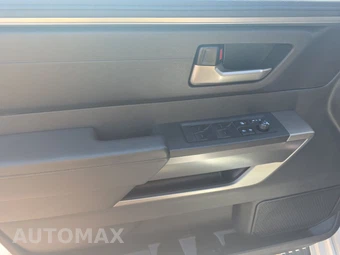 2025 Toyota Sequoia SR5 - miniatura 9