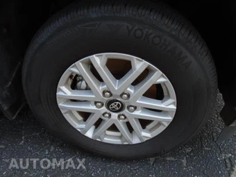 2025 Toyota Sequoia SR5 - miniatura 10