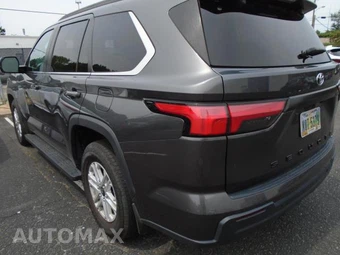 2025 Toyota Sequoia SR5 – miniatura 5