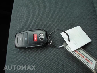 2025 Toyota Sequoia SR5 – miniatura 9