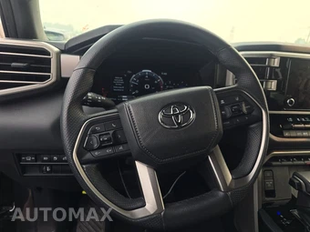 2025 Toyota Sequoia SR5 – miniatura 10