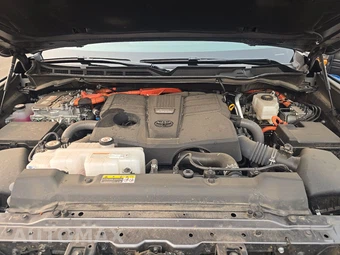 2025 Toyota Sequoia SR5 – miniatura 16
