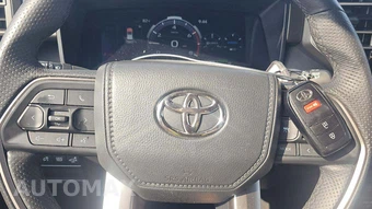 2025 Toyota Sequoia SR5 – miniatura 23