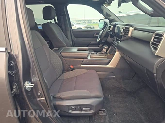 2025 Toyota Sequoia SR5 – miniatura 8