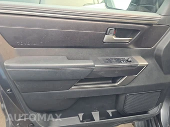 2025 Toyota Sequoia SR5 – miniatura 9