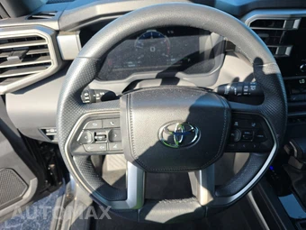 2025 Toyota Sequoia SR5 – miniatura 10
