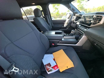 2025 Toyota Sequoia SR5 – miniatura 8