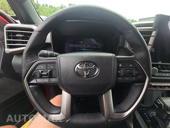 2025 Toyota Sequoia SR5 - miniatura 15