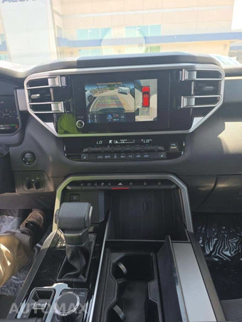 2025 Toyota Sequoia SR5 – miniatura 10