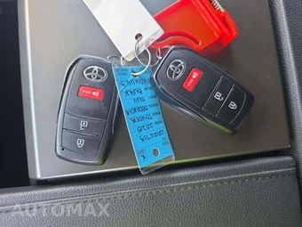 2025 Toyota Sequoia SR5 – miniatura 8
