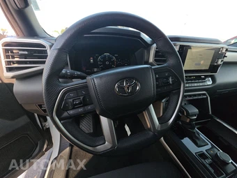2025 Toyota Sequoia SR5 - miniatura 10