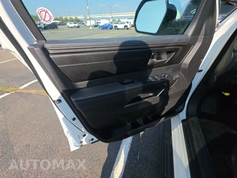 2025 Toyota Sequoia SR5 - miniatura 9