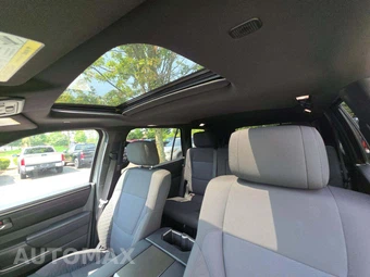 2025 Toyota Sequoia SR5 - miniatura 11