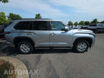2025 Toyota Sequoia SR5 - miniatura 4