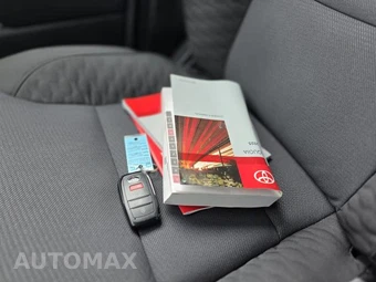 2025 Toyota Sequoia SR5 – miniatura 13