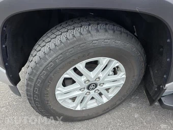 2025 Toyota Sequoia SR5 – miniatura 30