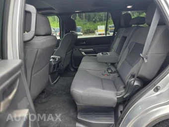 2025 Toyota Sequoia SR5 – miniatura 9
