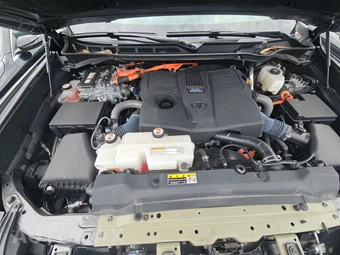2025 Toyota Sequoia TRD Pro - miniatura 16
