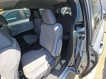 2025 Toyota Sienna LE 8-Passenger 120.5" WB - miniatura 13