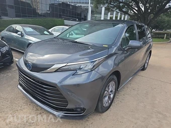 2025 Toyota Sienna LE 8-Passenger 120.5" WB