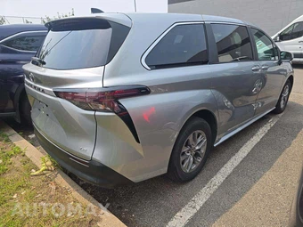 2025 Toyota Sienna LE 8-Passenger 120.5" WB - miniatura 3
