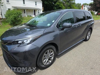 2025 Toyota Sienna LE 8-Passenger 120.5" WB