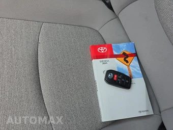 2025 Toyota Sienna LE 8-Passenger 120.5" WB - miniatura 21