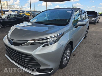 2025 Toyota Sienna LE 8-Passenger 120.5" WB