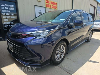 2025 Toyota Sienna LE 8-Passenger 120.5" WB