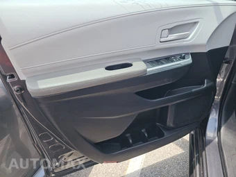 2025 Toyota Sienna LE 8-Passenger 120.5" WB - miniatura 9