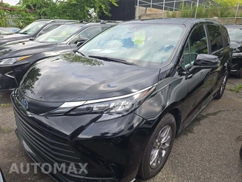2025 Toyota Sienna LE 8-Passenger 120.5" WB