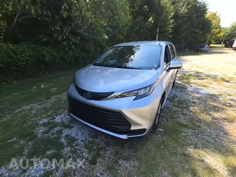 2025 Toyota Sienna LE 8-Passenger 120.5" WB