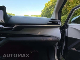 2025 Toyota Sienna LE 8-Passenger 120.5" WB - miniatura 17