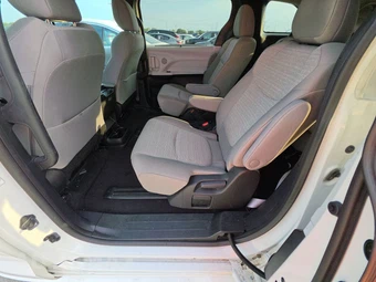 2025 Toyota Sienna LE 8-Passenger 120.5" WB - miniatura 6