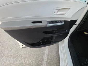 2025 Toyota Sienna LE 8-Passenger 120.5" WB - miniatura 9