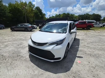 2025 Toyota Sienna LE 8-Passenger 120.5" WB